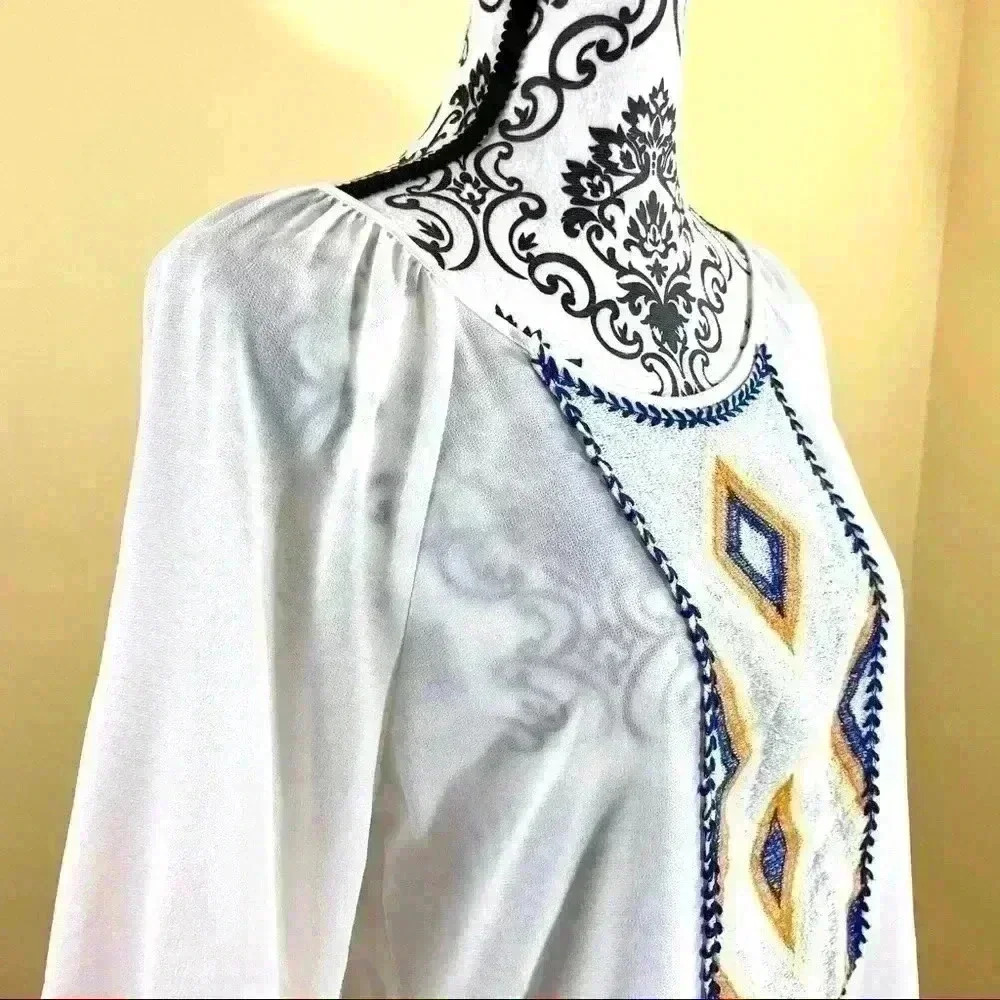 HIP Happening in the Present White Scoop Neck Boho Embroider Peasant Top (S) - Picture 4 of 8